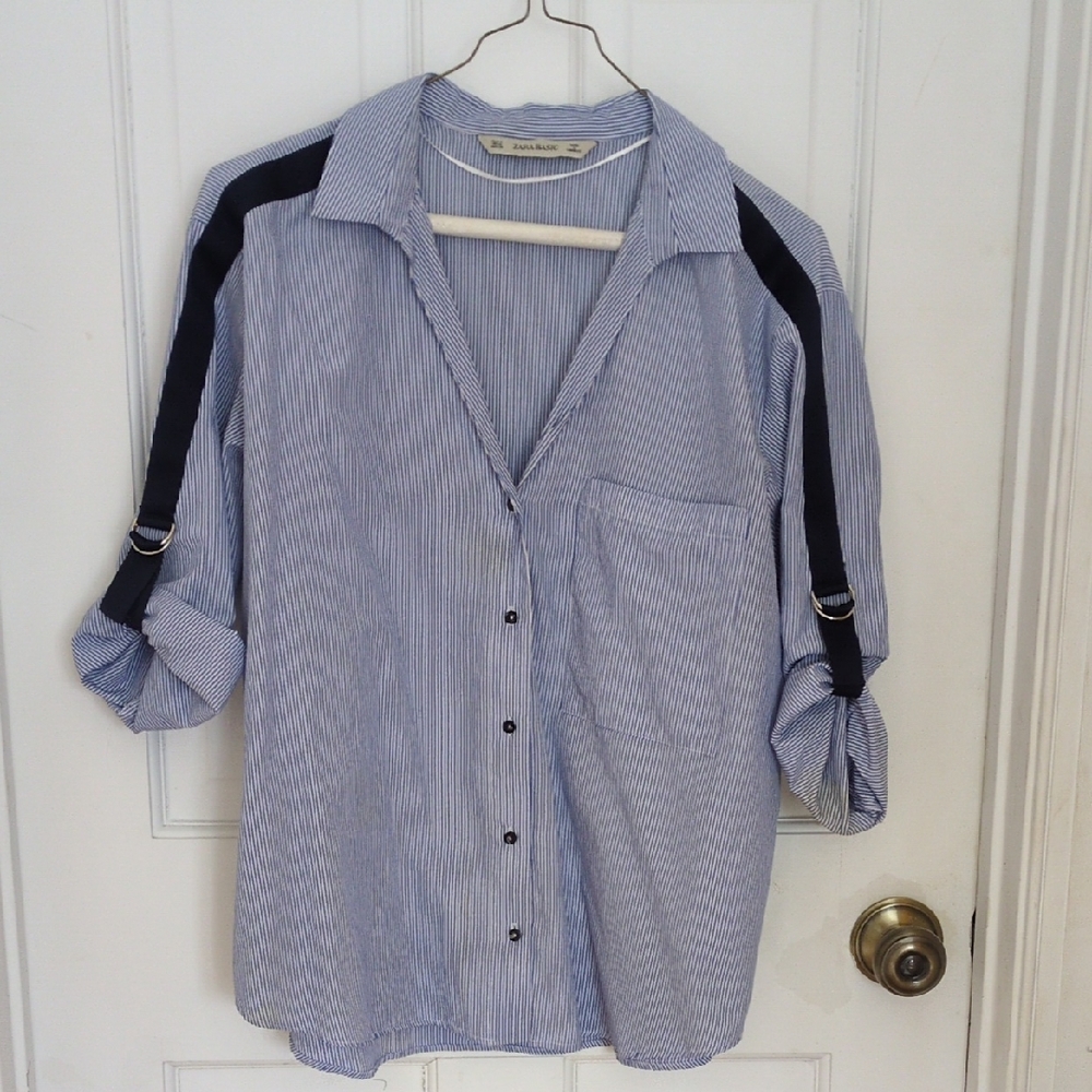 Zara Women's Navy and White Button-Down Shirt